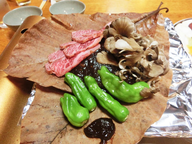 高山グルメ 朴葉味噌