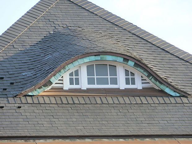 旧土岐子爵家住宅洋館 牛の目 窓