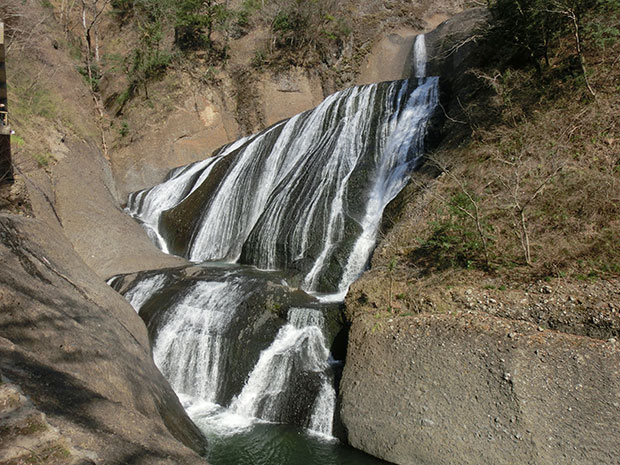 袋田の滝 横からの眺め