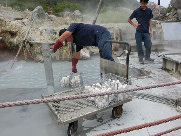 大涌谷 たまご仕込み中