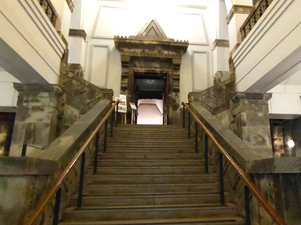 大倉山記念館 階段