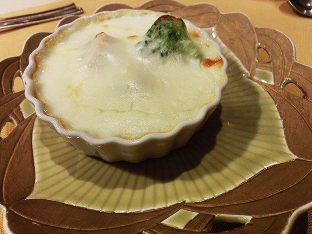 ホタテ貝とズワイガニの濃厚なグラタン