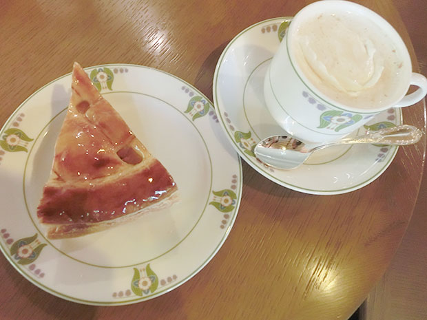 万平ホテル カフェテラス