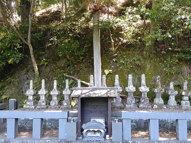 修善寺 家臣十三氏のお墓