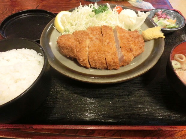 おかやま食堂 ロースカツ定食
