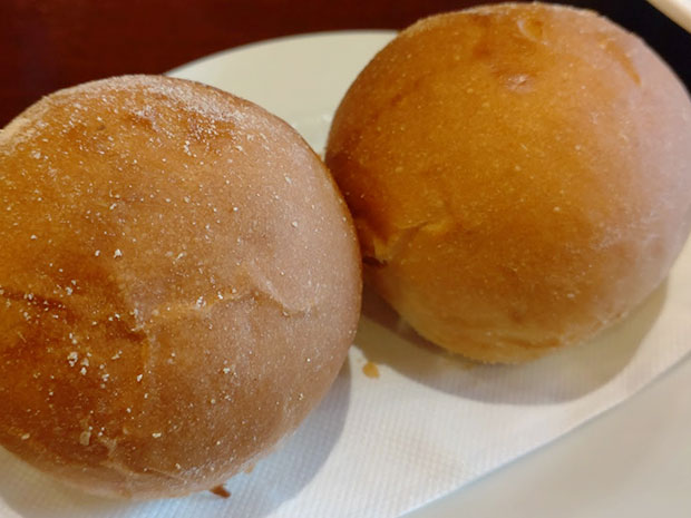 トラットリア ルッカ 焼き立てパン