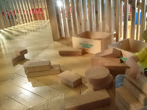 東京おもちゃ美術館 木の砂場
