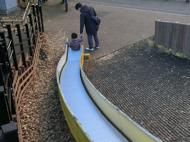 ローラー滑り台