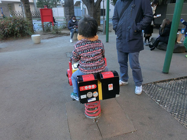 ロボットのスプリング遊具