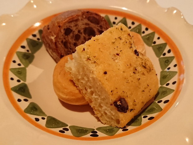 アンティキサポーリ パン