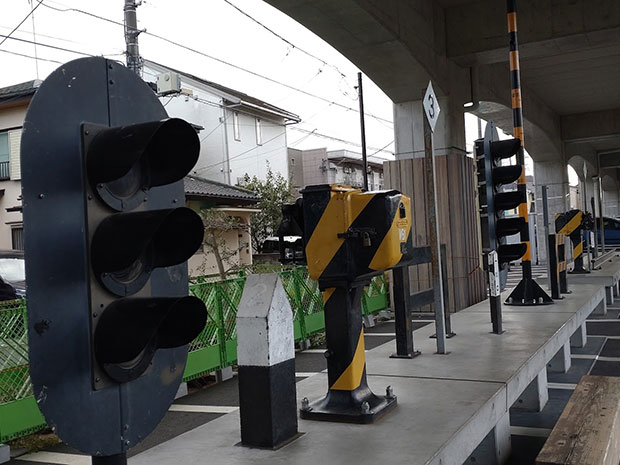 踏切や鉄道標識