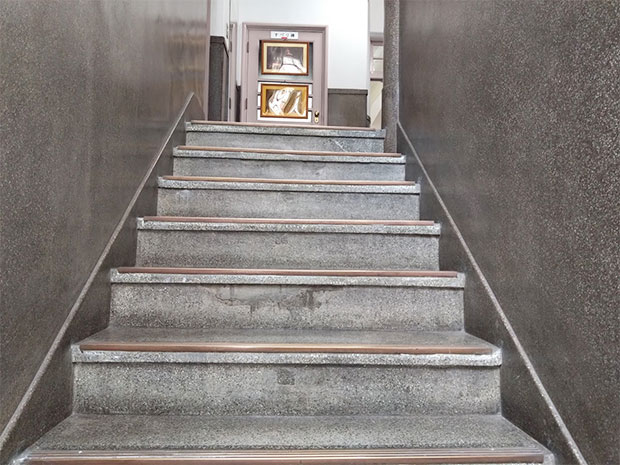 二本榎出張所 階段