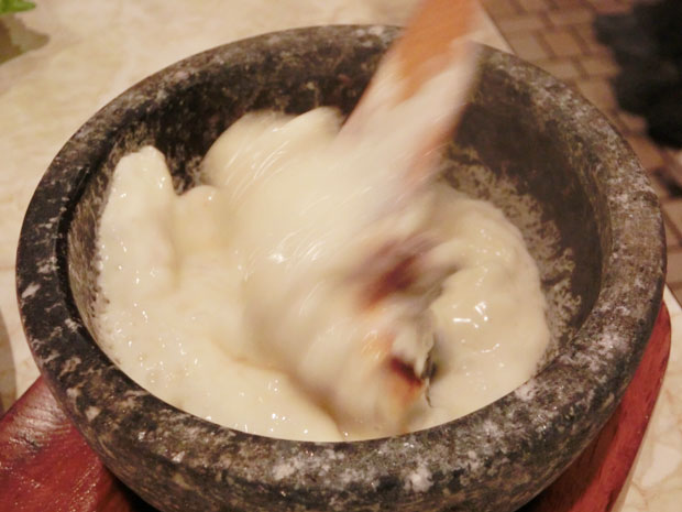 カマンベールチーズをほぐす