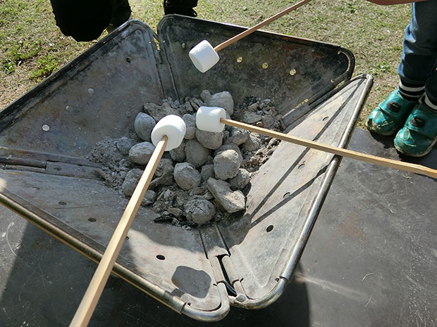マシュマロを焼く