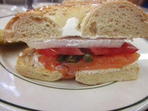 NYグルメ サーモンサンド