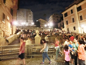 ローマ新婚旅行 夜のスペイン広場